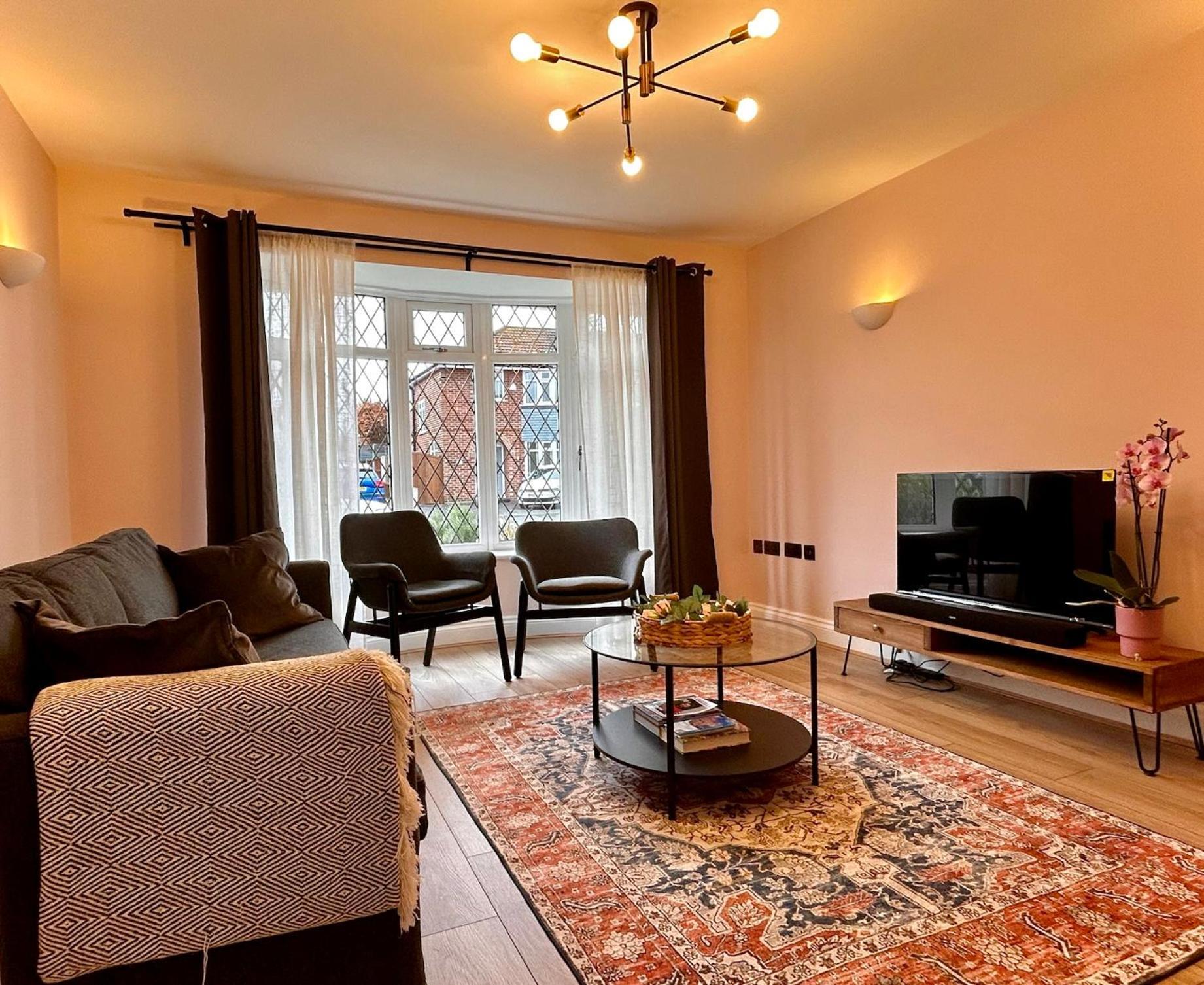 Nature Inspired Bungalow With 3 Rooms - 10 Mins From Manchester Airport Timperley Exterior photo