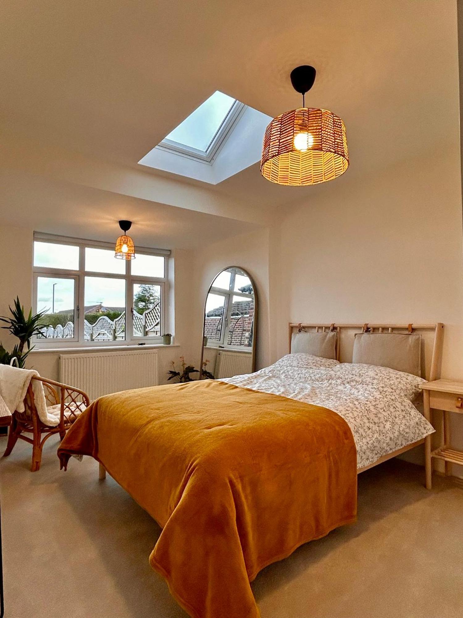 Nature Inspired Bungalow With 3 Rooms - 10 Mins From Manchester Airport Timperley Exterior photo