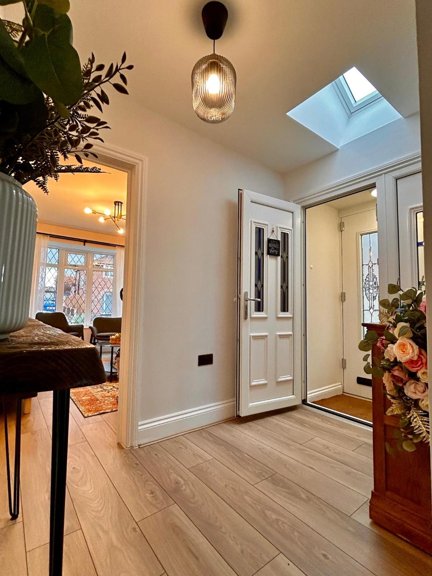 Nature Inspired Bungalow With 3 Rooms - 10 Mins From Manchester Airport Timperley Exterior photo