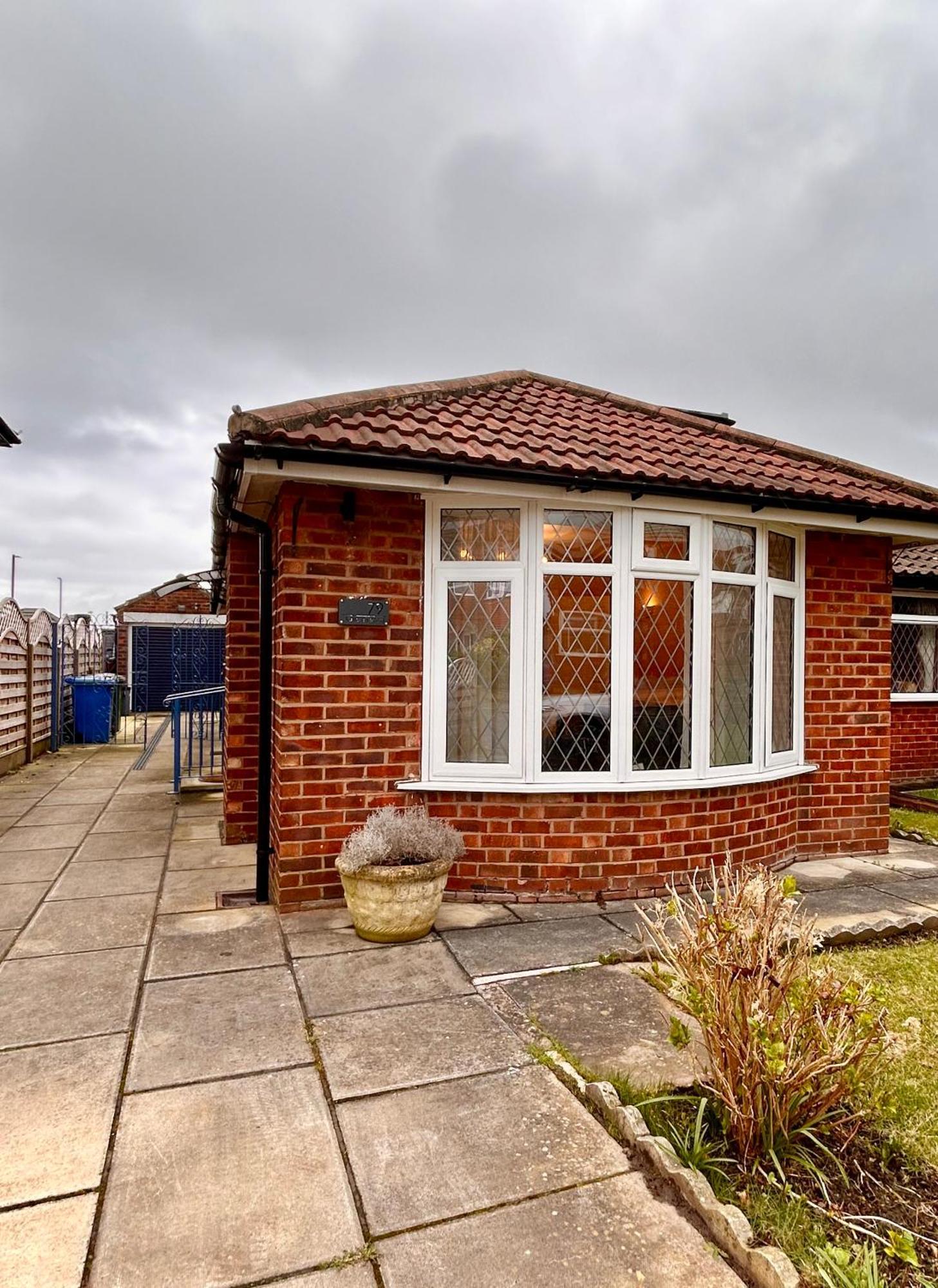 Nature Inspired Bungalow With 3 Rooms - 10 Mins From Manchester Airport Timperley Exterior photo