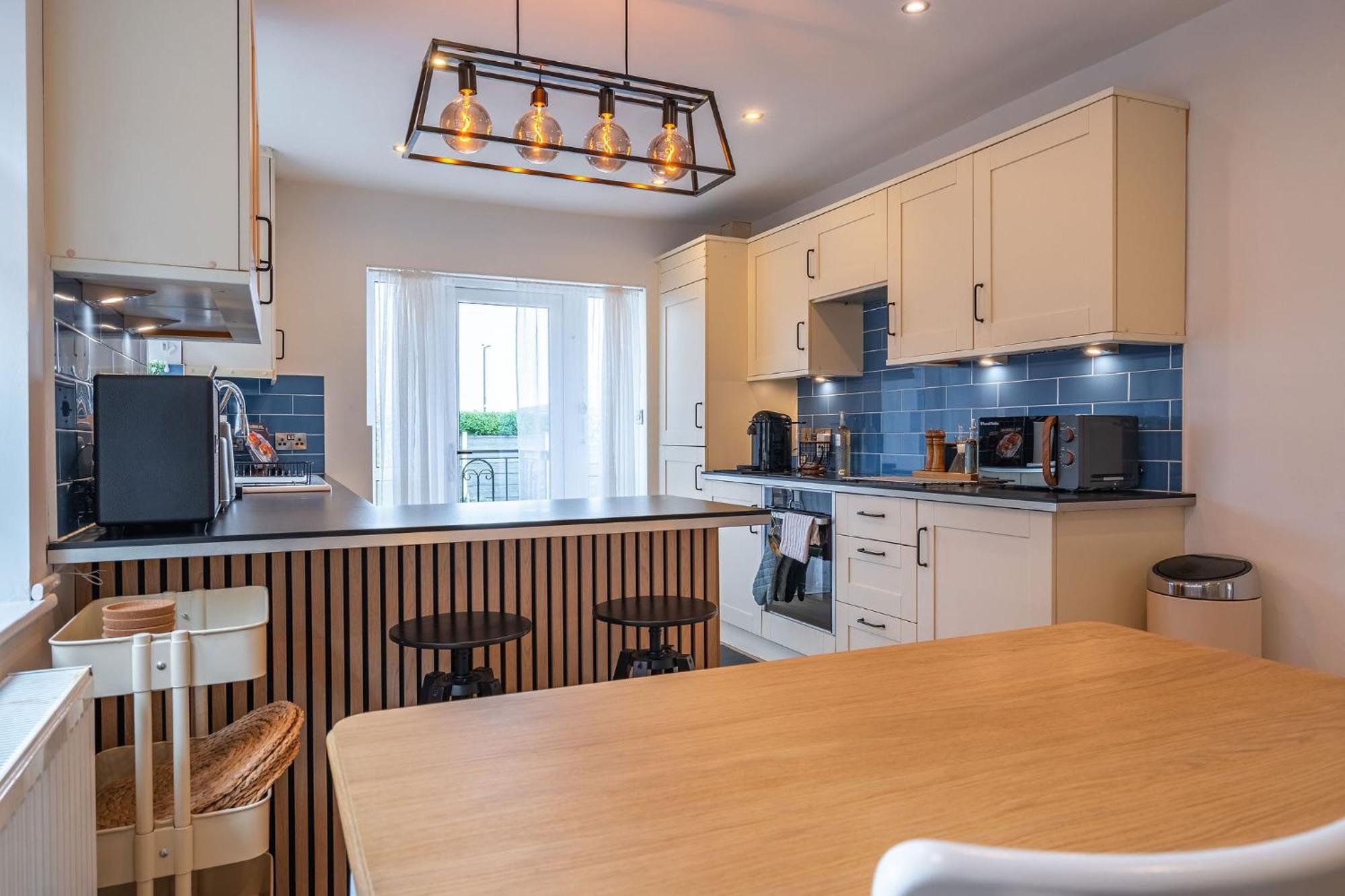 Nature Inspired Bungalow With 3 Rooms - 10 Mins From Manchester Airport Timperley Exterior photo