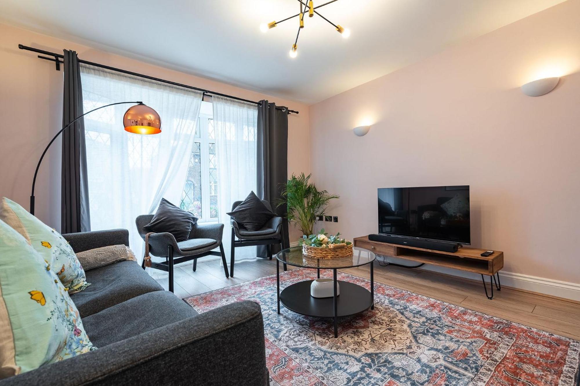 Nature Inspired Bungalow With 3 Rooms - 10 Mins From Manchester Airport Timperley Exterior photo