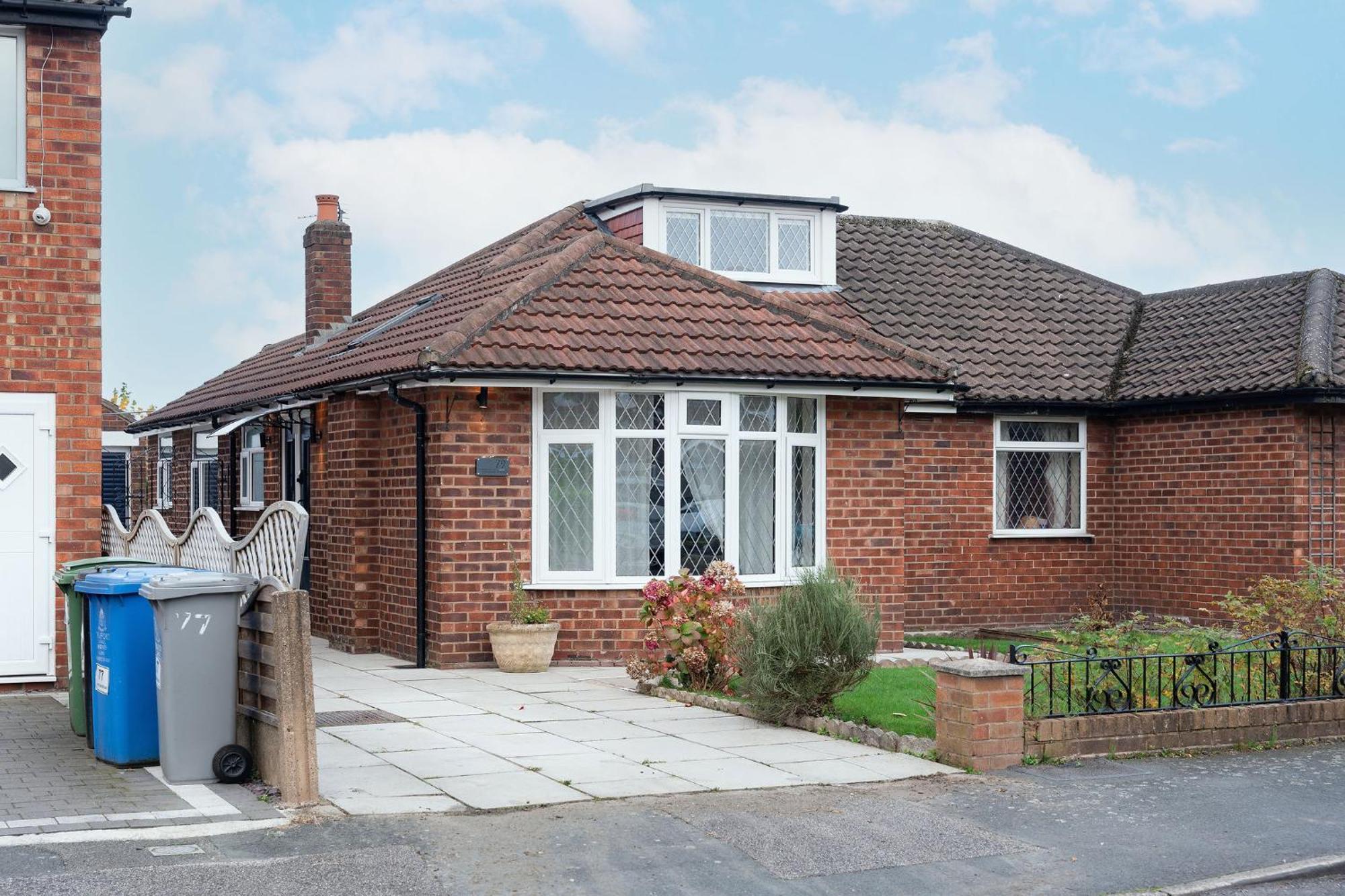 Nature Inspired Bungalow With 3 Rooms - 10 Mins From Manchester Airport Timperley Exterior photo